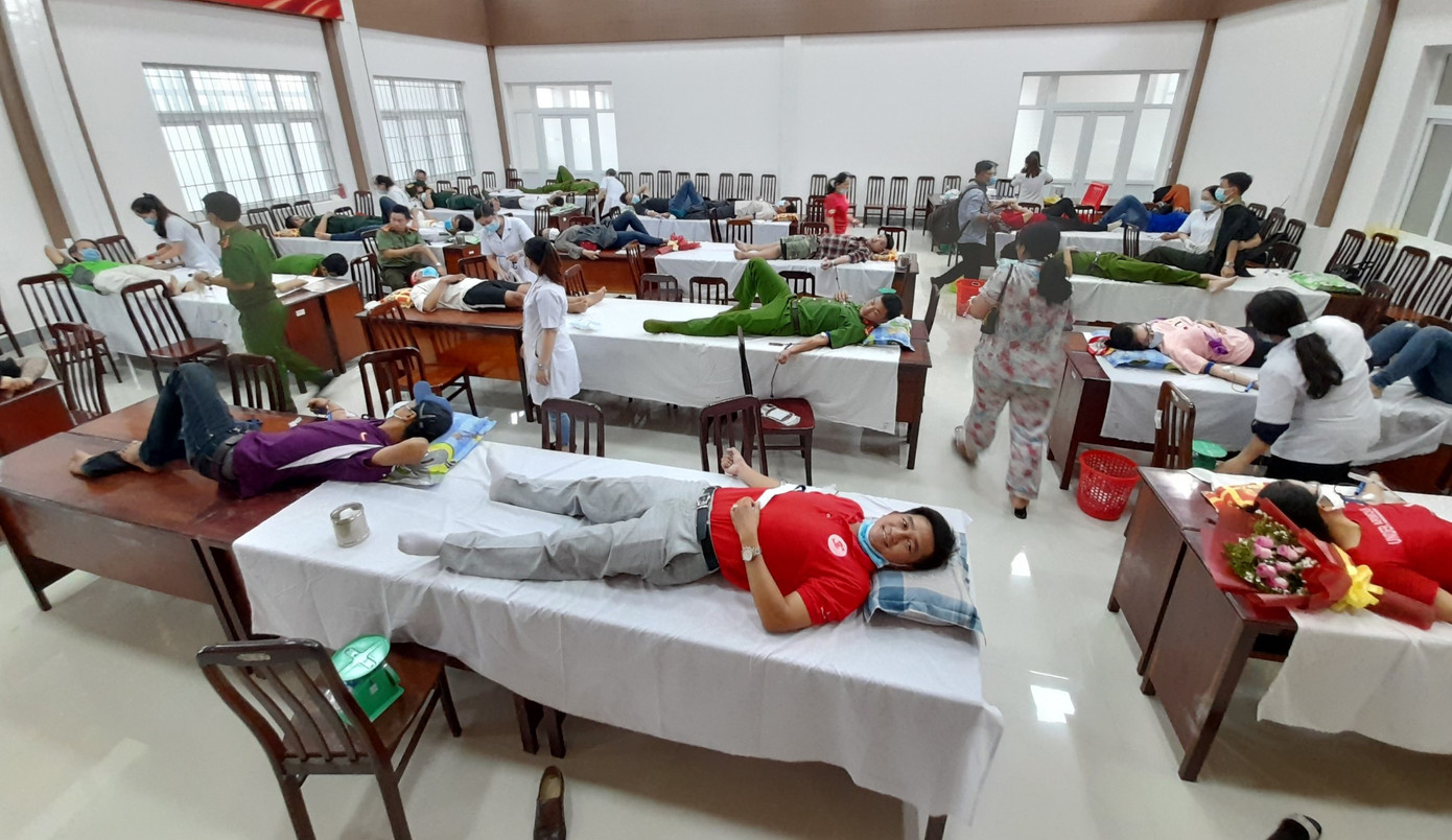 Chủ nhật Đỏ ở Kiên Giang: Thượng uý công an 21 lần hiến máu ảnh 3