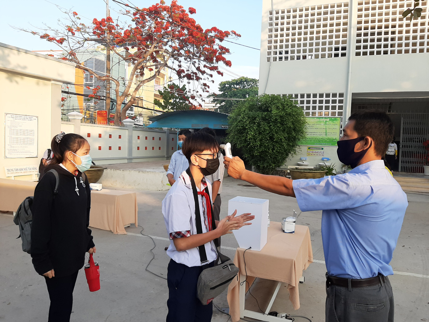 Trở lại trường sau 3 tháng nghỉ vì dịch: Khoảnh khắc không thể nào quên ảnh 3