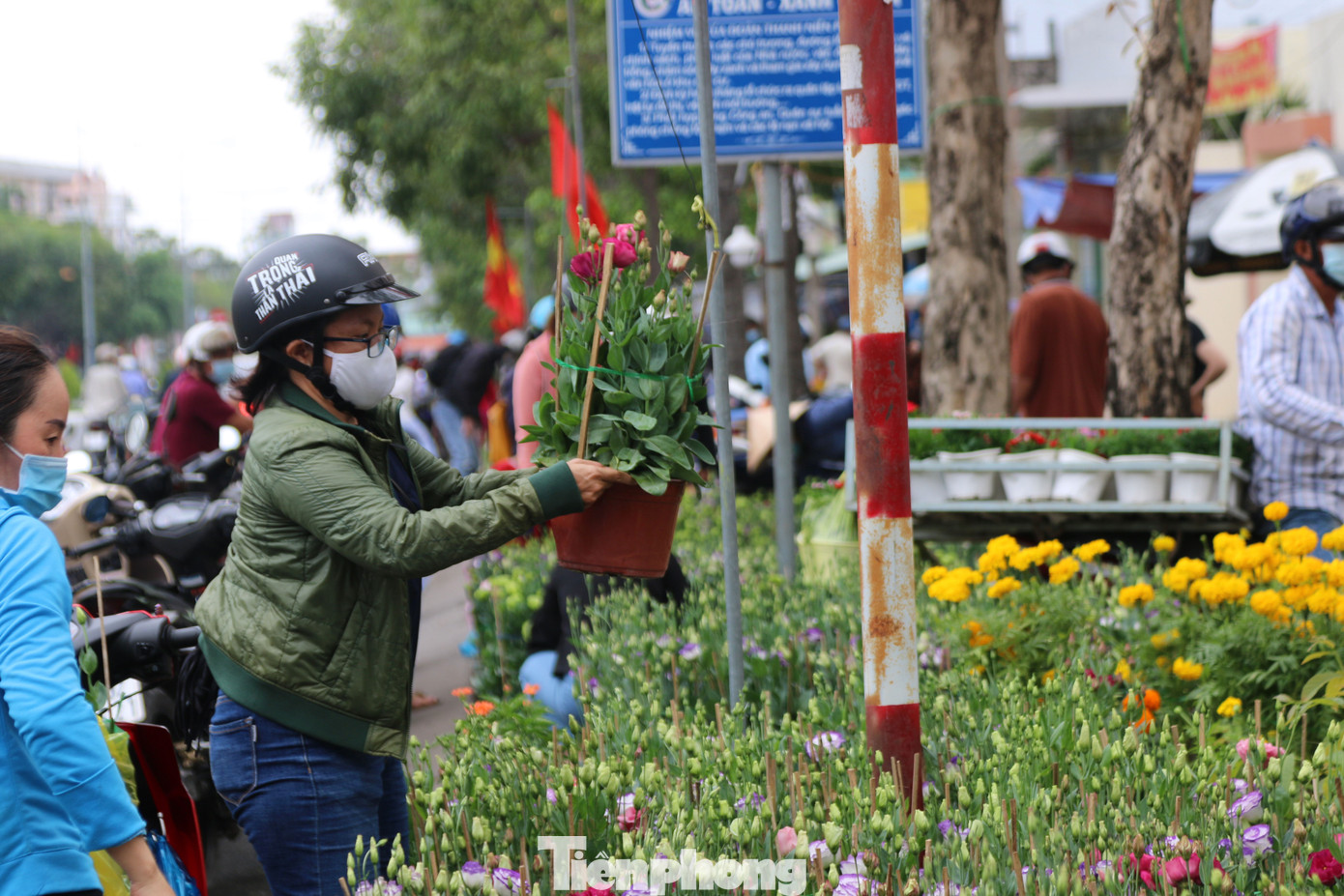 Chợ hoa Cần Thơ nhộn nhịp ngày 30 Tết ảnh 3