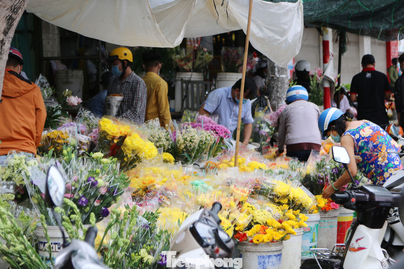 Chợ hoa Cần Thơ nhộn nhịp ngày 30 Tết ảnh 11