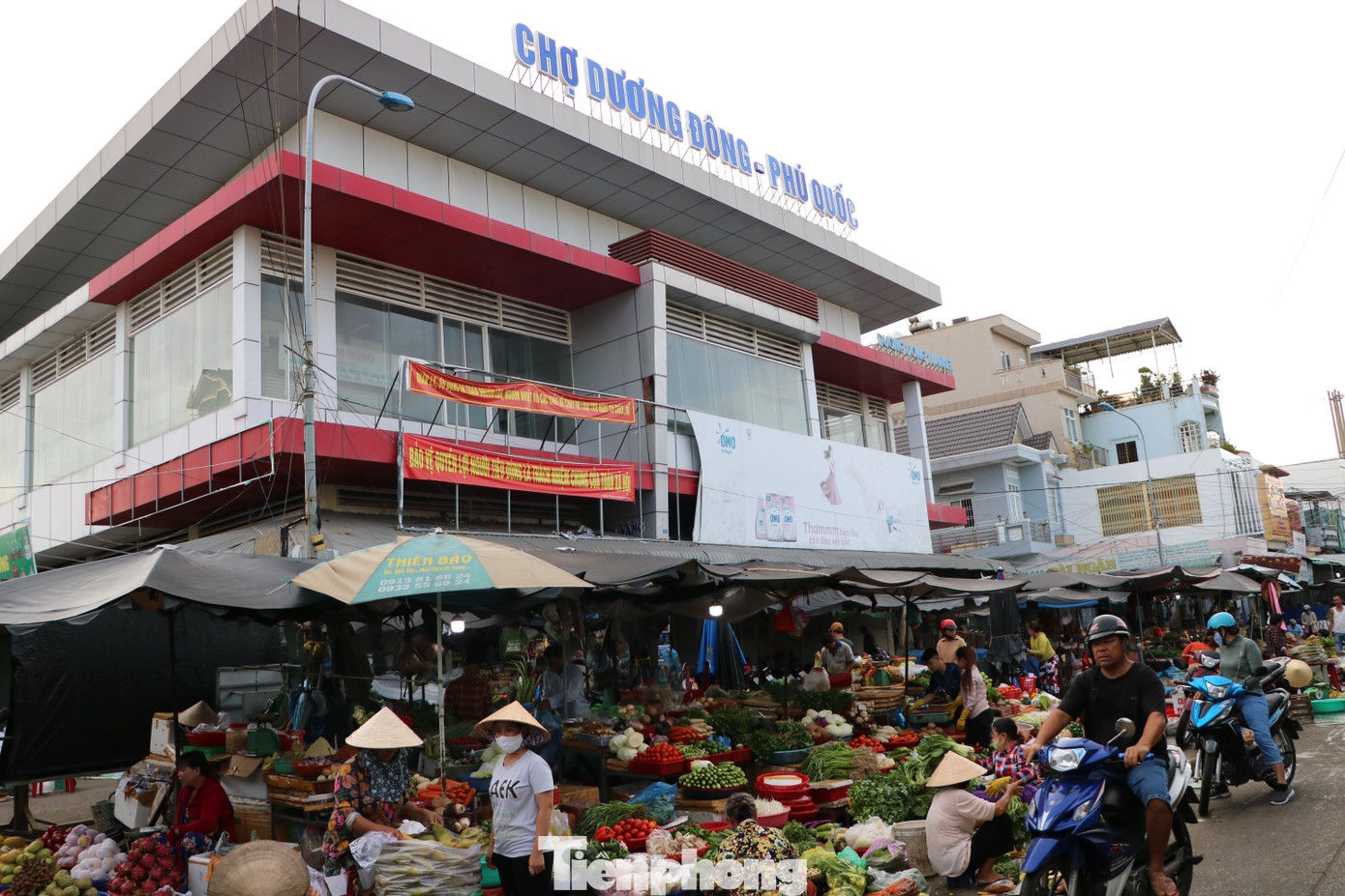 Chợ lớn nhất Phú Quốc nhộn nhịp sau giãn cách xã hội ảnh 17