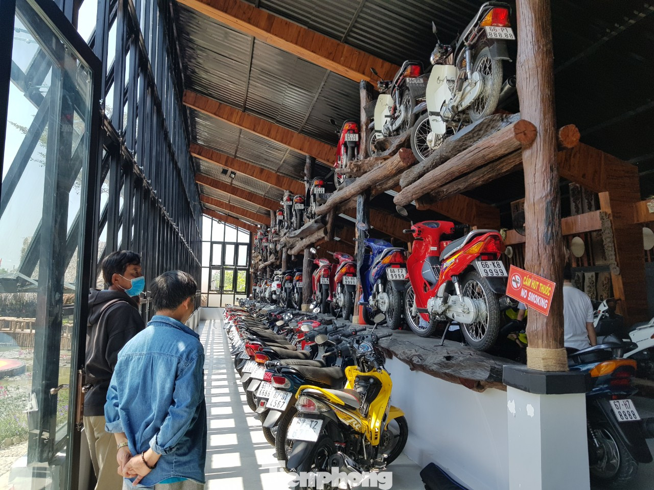 Mê mẩn bộ sưu tập 500 chiếc xe máy biển số 'khủng' ảnh 1