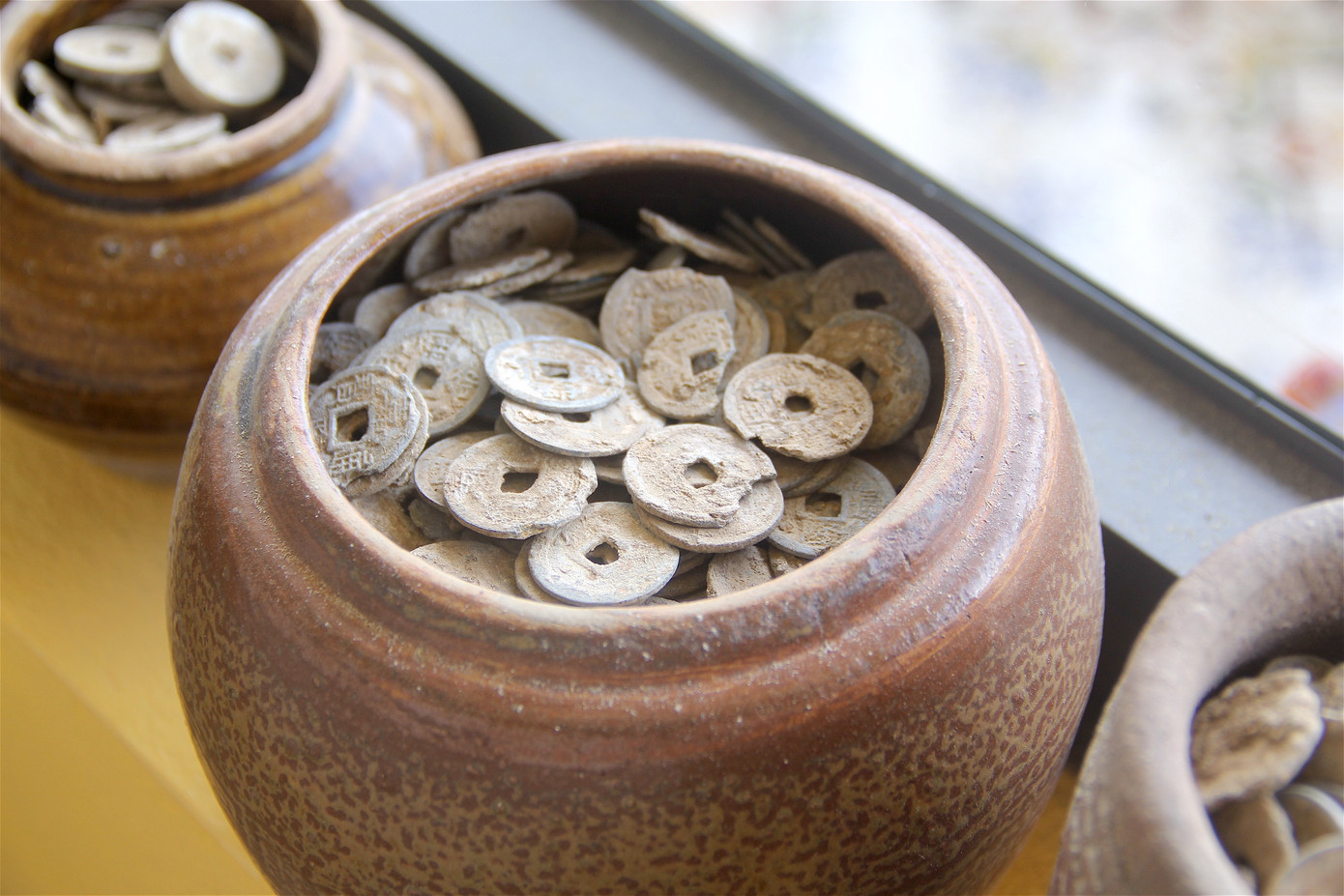 Chiêm ngưỡng ngôi nhà 2 tầng ở Cần Thơ phủ kín hàng nghìn món đồ cổ ảnh 18