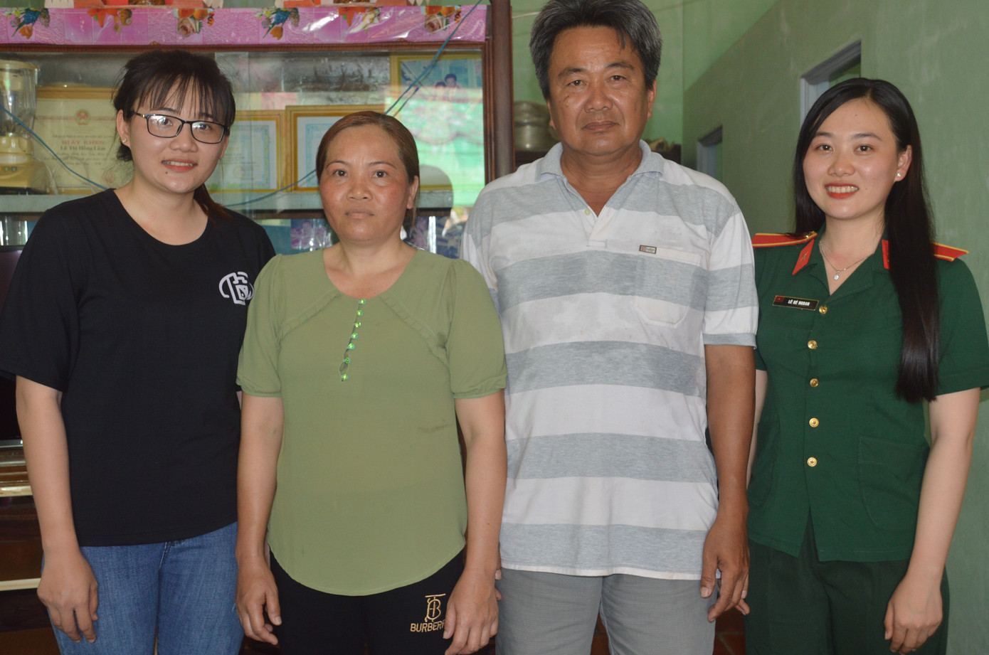 Ba bóng hồng cùng huyện ở Sóc Trăng tình nguyện nhập ngũ ảnh 4