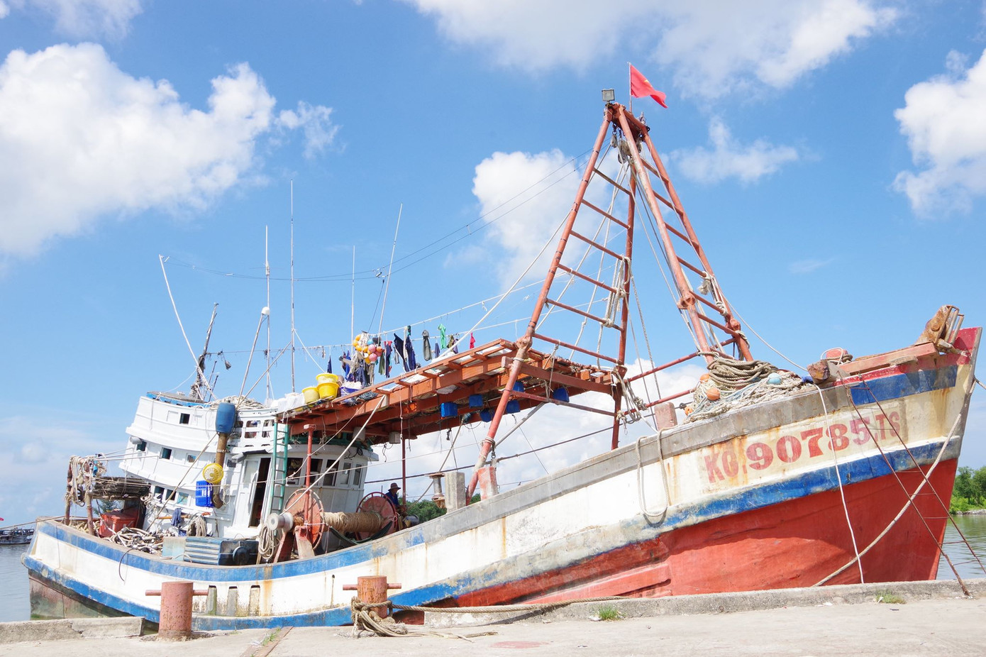 Một ngư dân 23 tuổi bị bắn chết trên biển ảnh 1