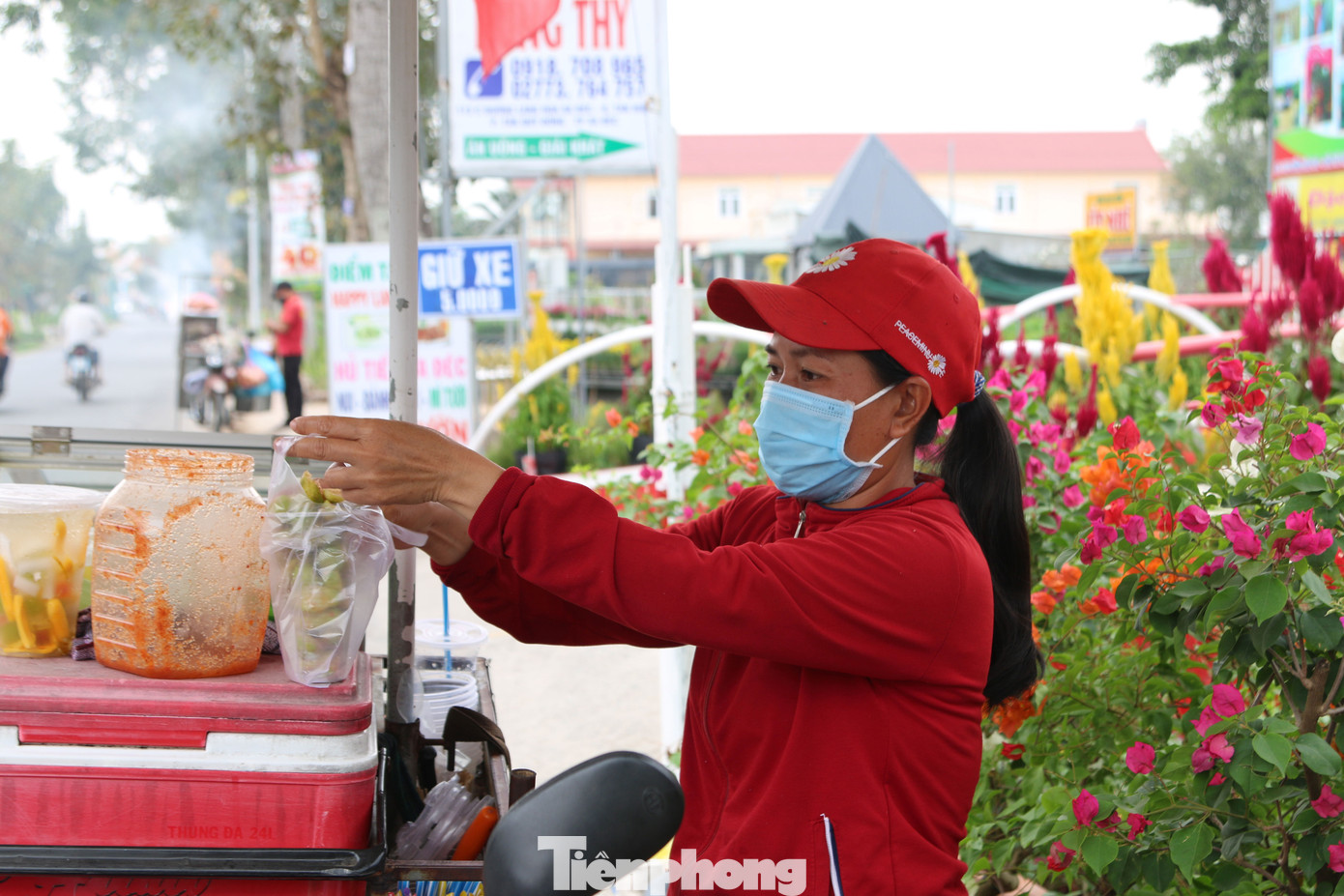 Làng hoa lớn nhất miền Tây đìu hiu, khách thưa thớt ảnh 13