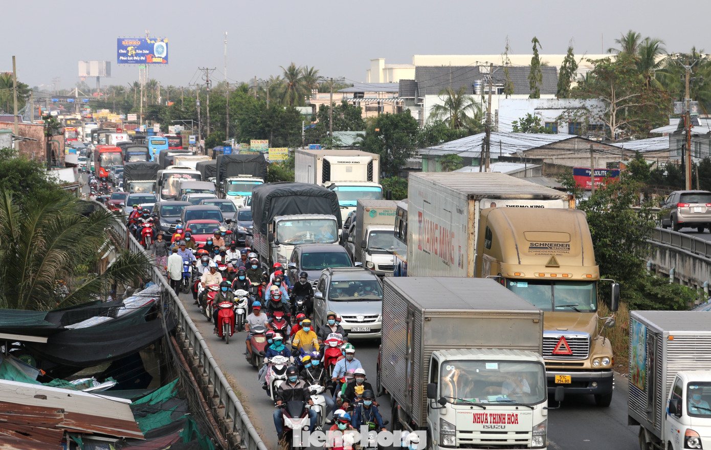 Người dân ùn ùn về quê ăn Tết, quốc lộ miền Tây ùn tắc từ trưa tới tối ảnh 9
