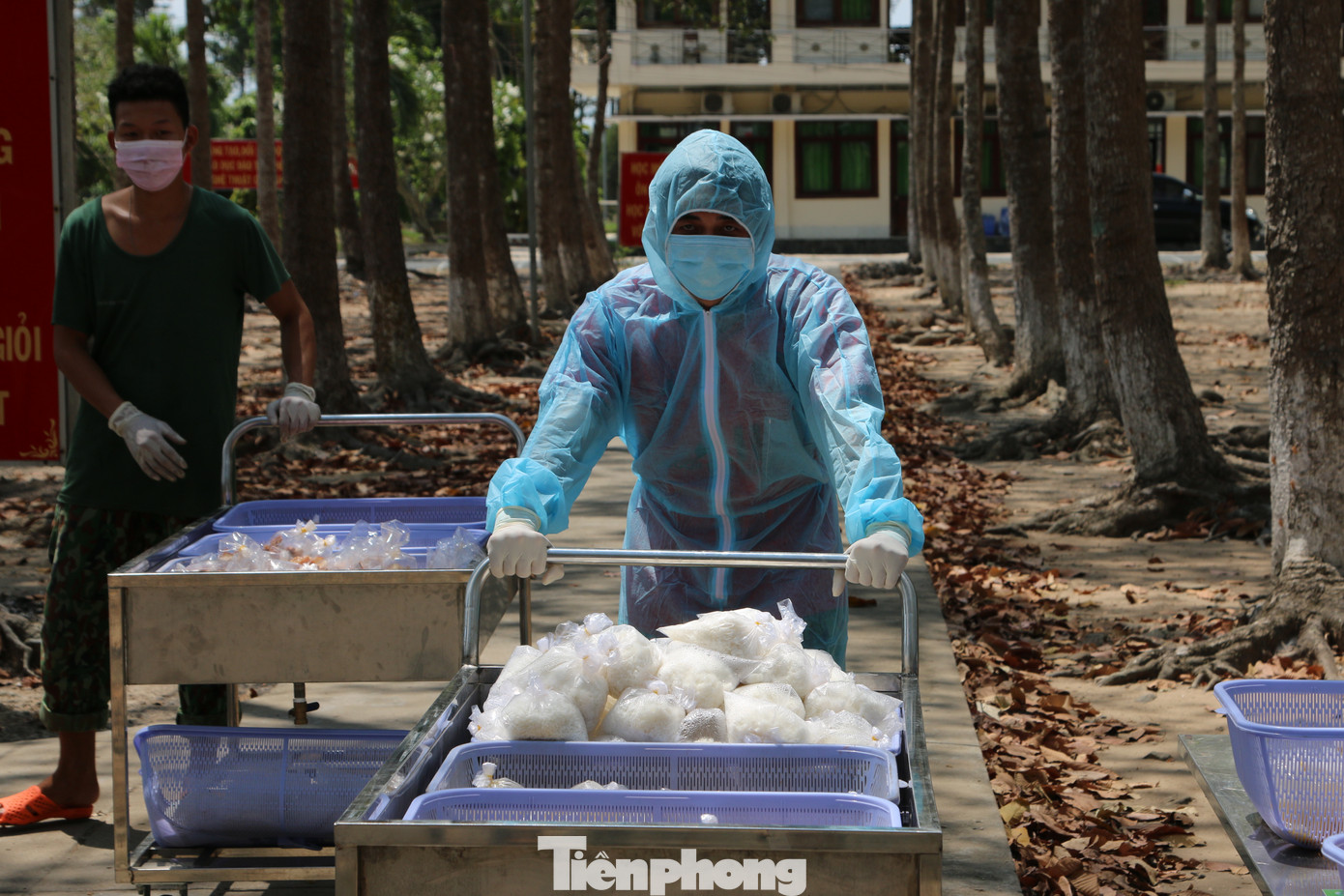 Bên trong bếp ăn quân đội phục vụ người cách ly ở Đồng Tháp có gì đặc biệt? ảnh 10