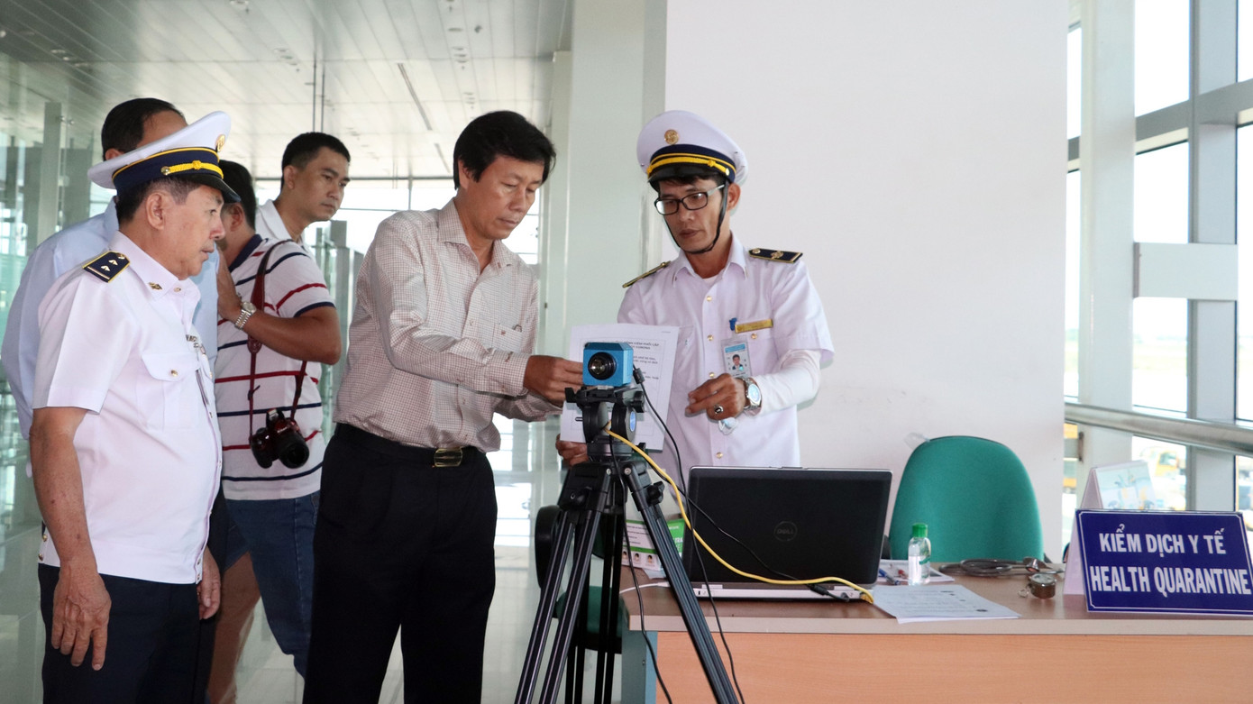 Nhiều tỉnh thành họp khẩn chống bệnh viêm phổi do virus Corona ảnh 1