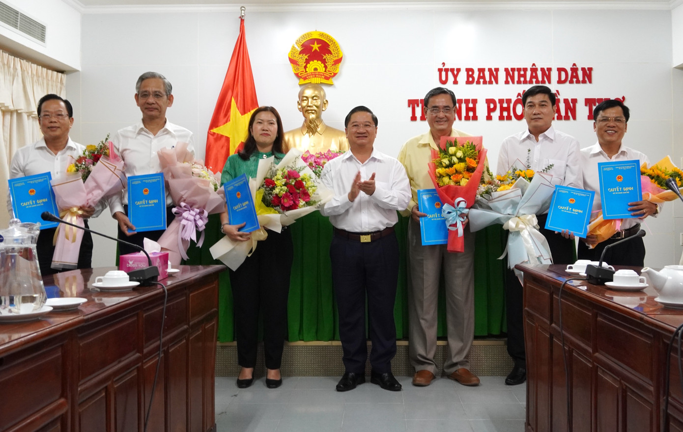 Cần Thơ điều động, bổ nhiệm hàng loạt giám đốc sở ảnh 1