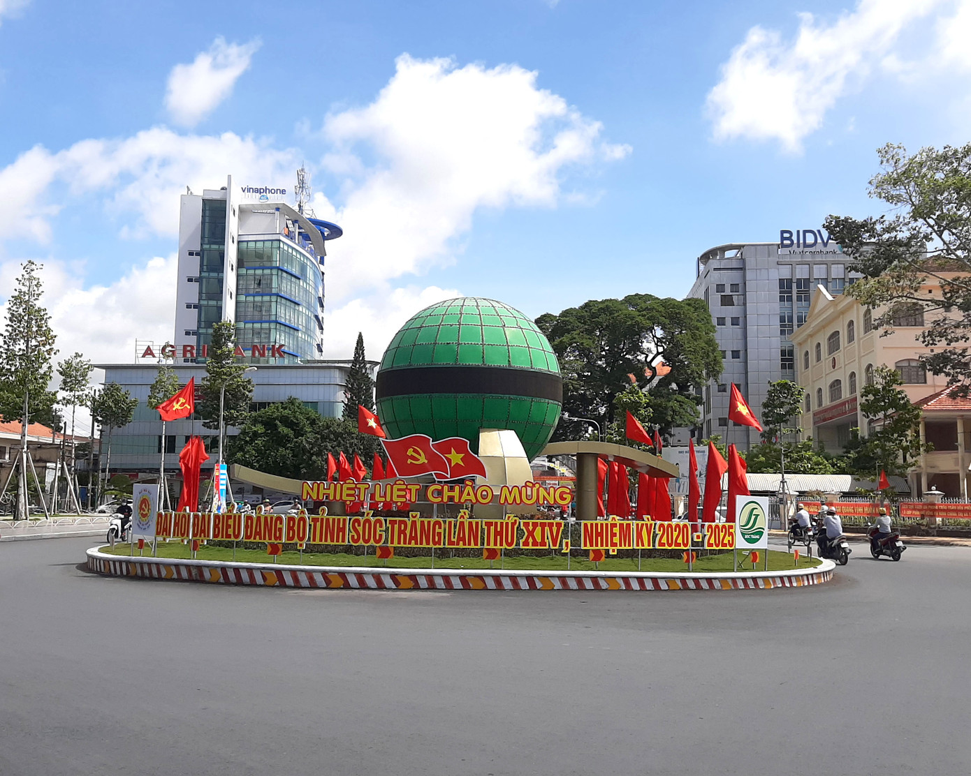 Sóc Trăng rực rỡ cờ hoa chào mừng Đại hội Đảng bộ ảnh 6