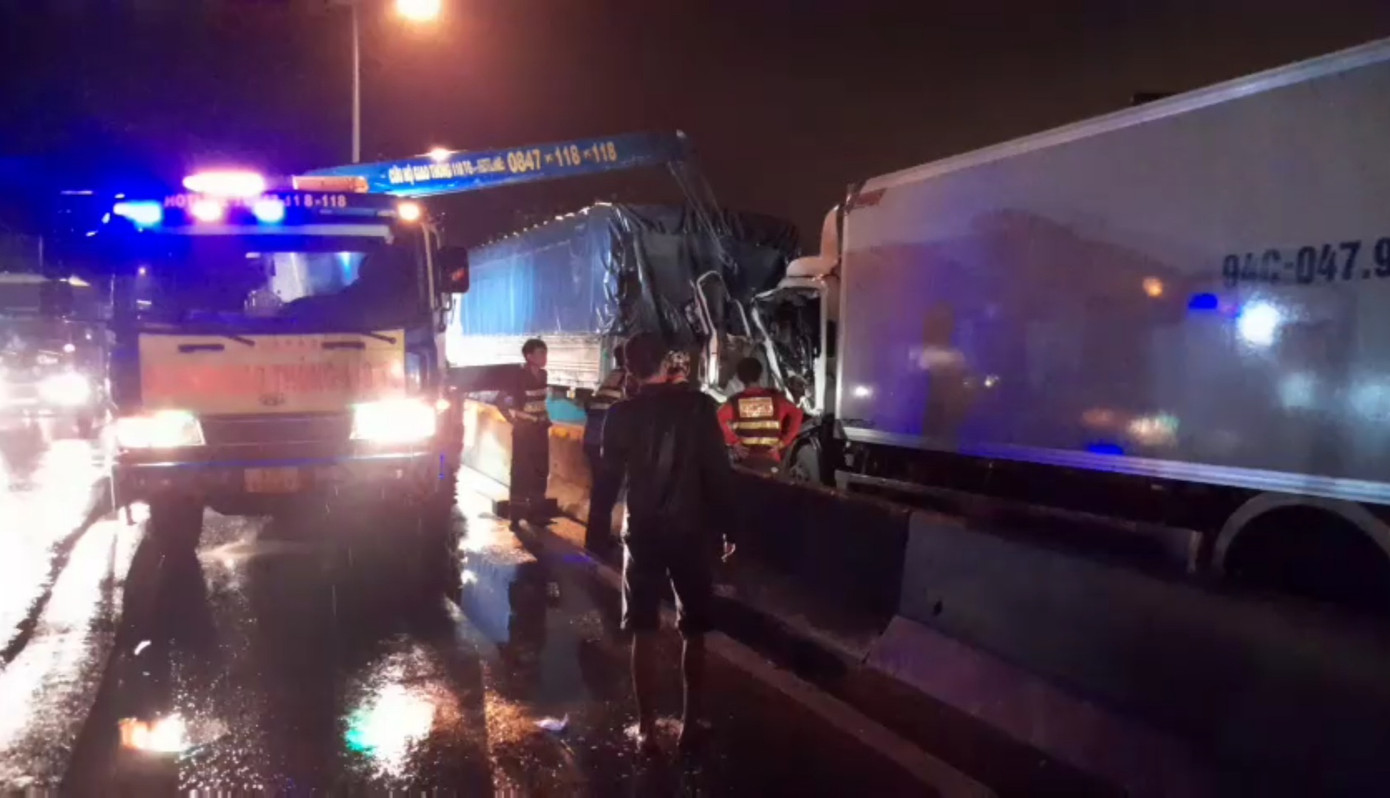 Tai nạn liên hoàn trên đường dẫn cao tốc, một người tử vong ảnh 2