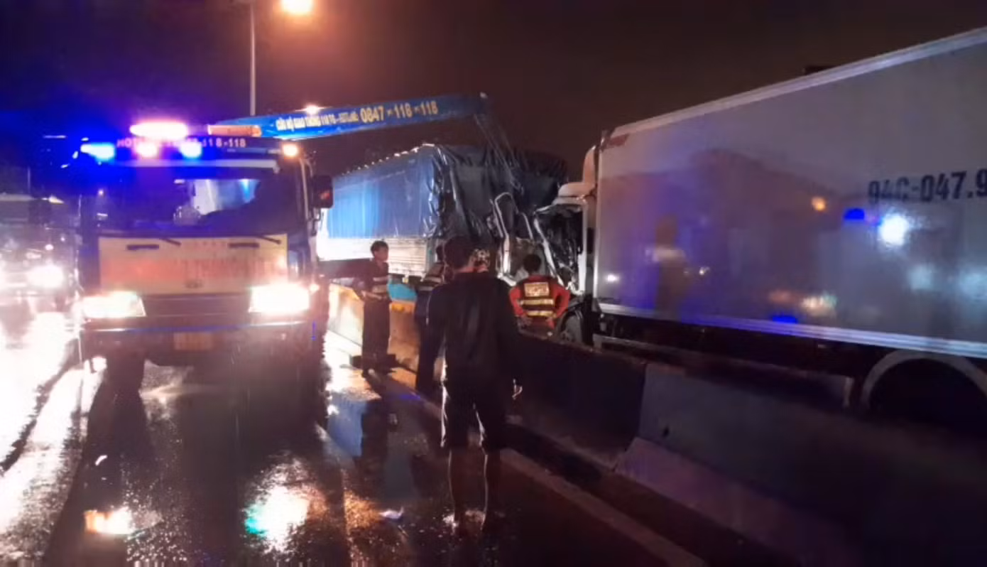 Tai nạn liên hoàn trên đường dẫn cao tốc, một người tử vong ảnh 2