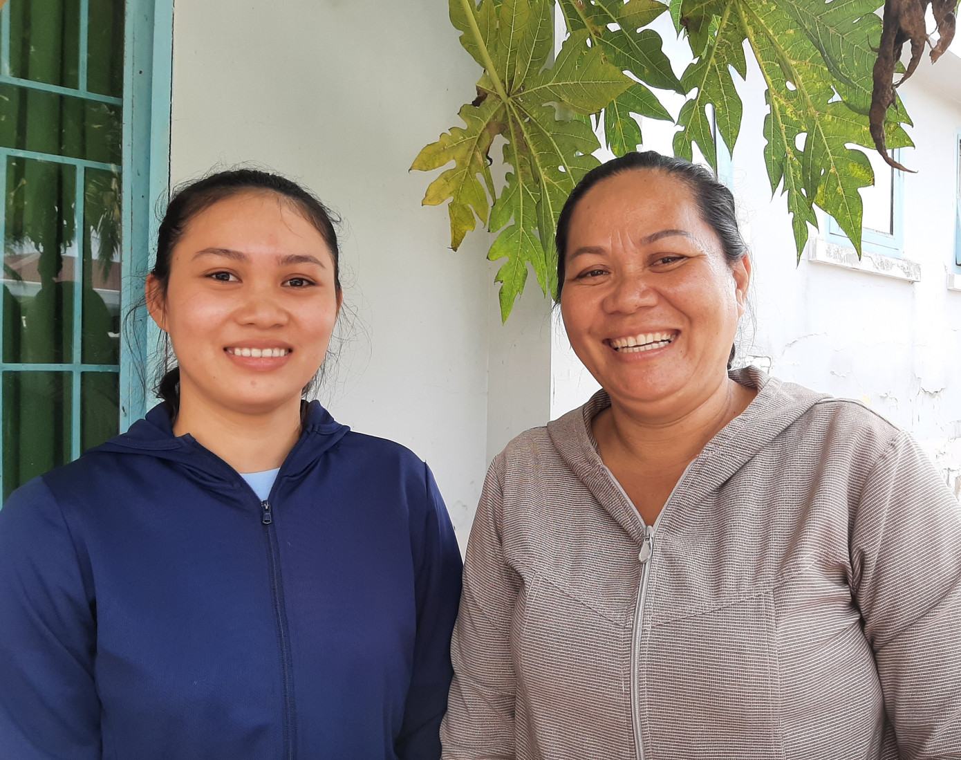 Ba bóng hồng cùng huyện ở Sóc Trăng tình nguyện nhập ngũ ảnh 2