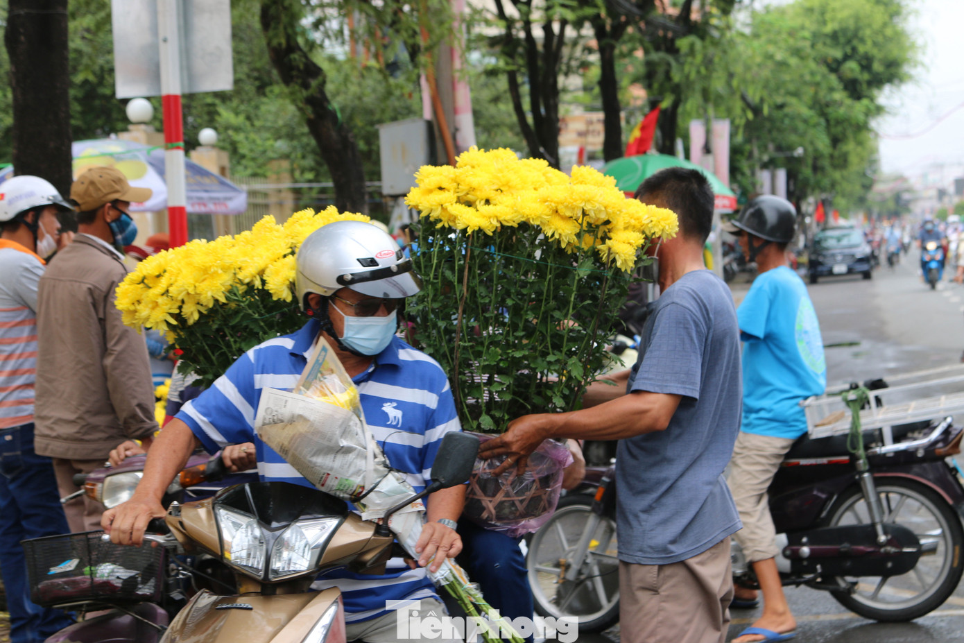 Chợ hoa Cần Thơ nhộn nhịp ngày 30 Tết ảnh 5