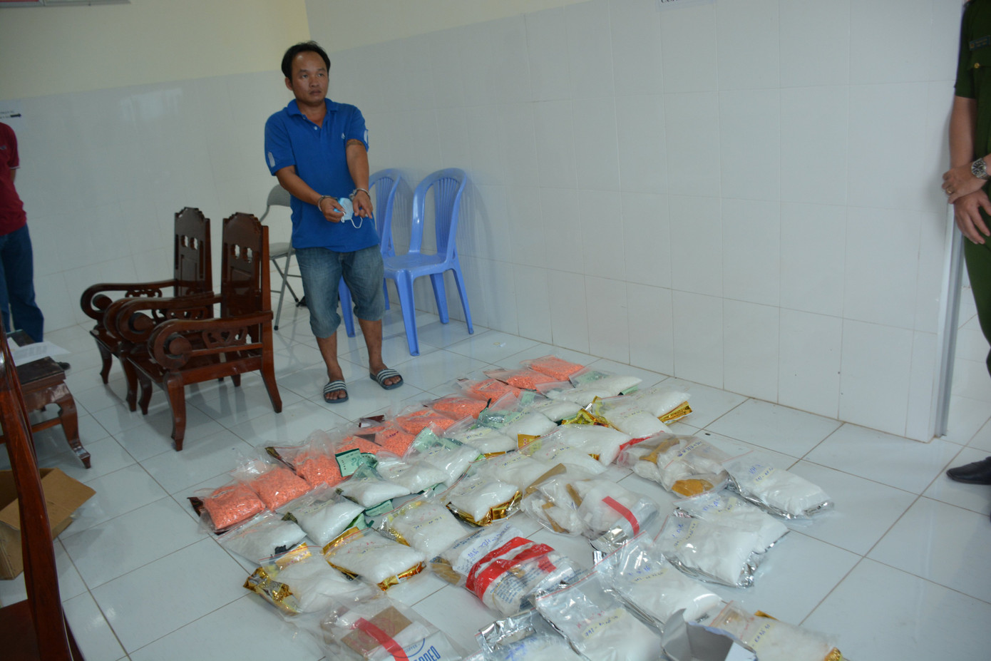 Bị bắt quả tang khi đang vận chuyển 45kg ma tuý đi TP HCM tiêu thụ ảnh 1