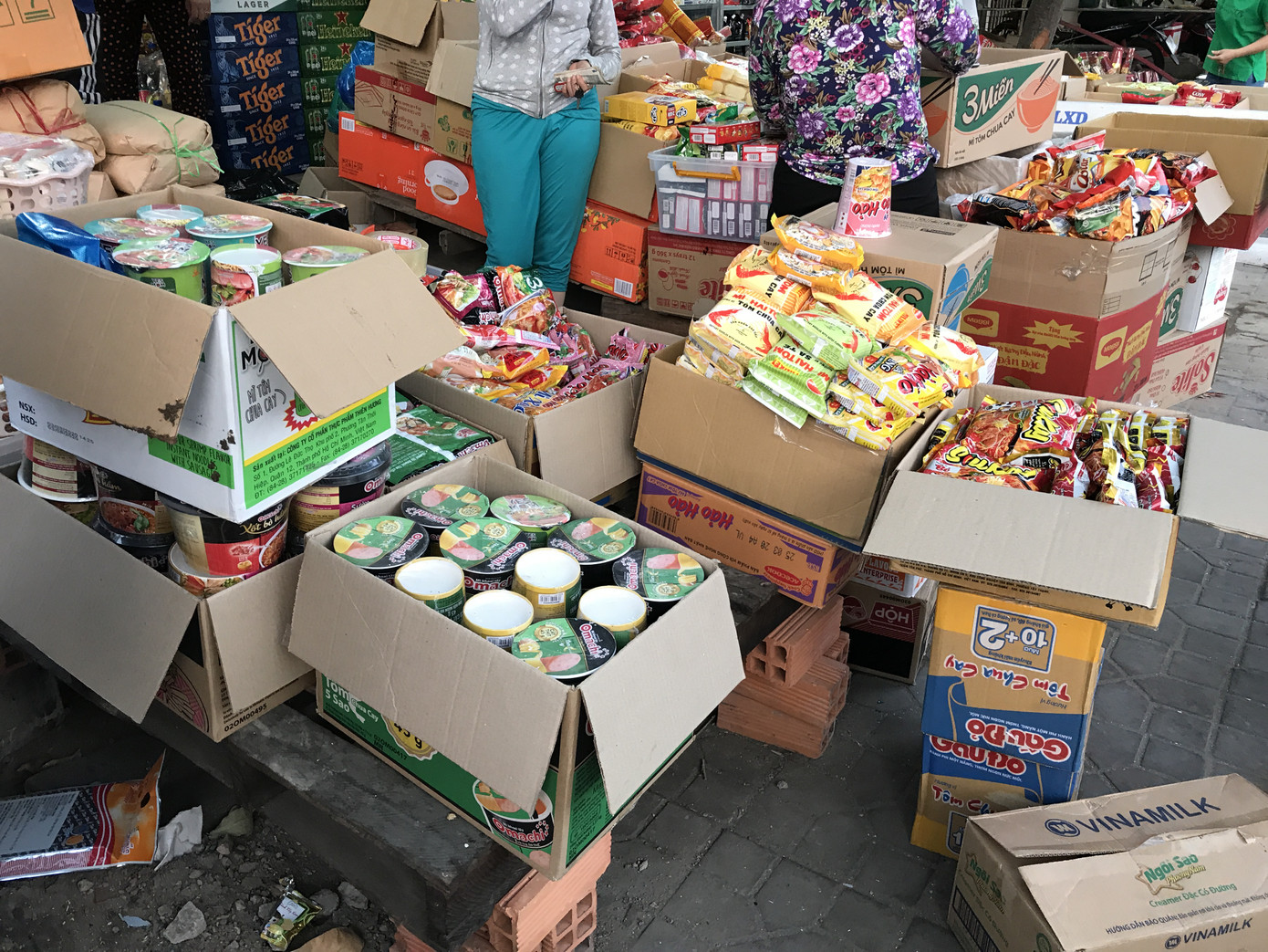 Đường phố miền Tây vắng vẻ trong ngày đầu cách ly toàn xã hội ảnh 4