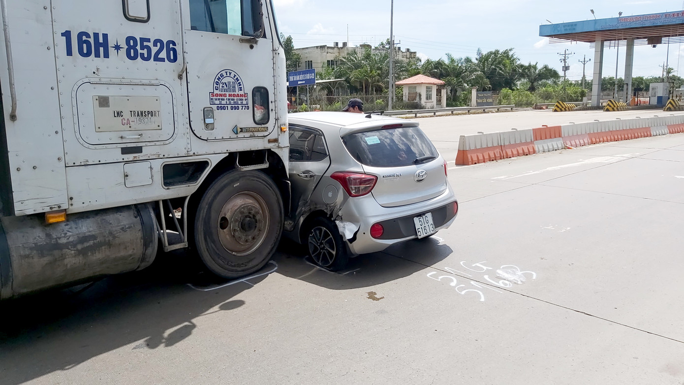 Truy đuổi gần 4km bắt xe 'điên' gây tai nạn bỏ chạy ảnh 5