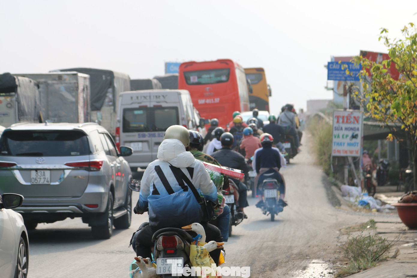 Người dân ùn ùn về quê ăn Tết, quốc lộ miền Tây ùn tắc từ trưa tới tối ảnh 10