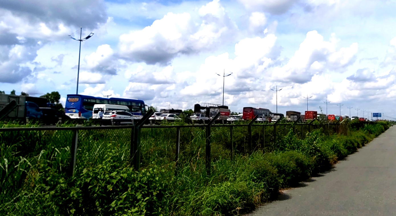 Cao tốc TP. HCM – Trung Lương kẹt xe nghiêm trọng sau tai nạn ảnh 5