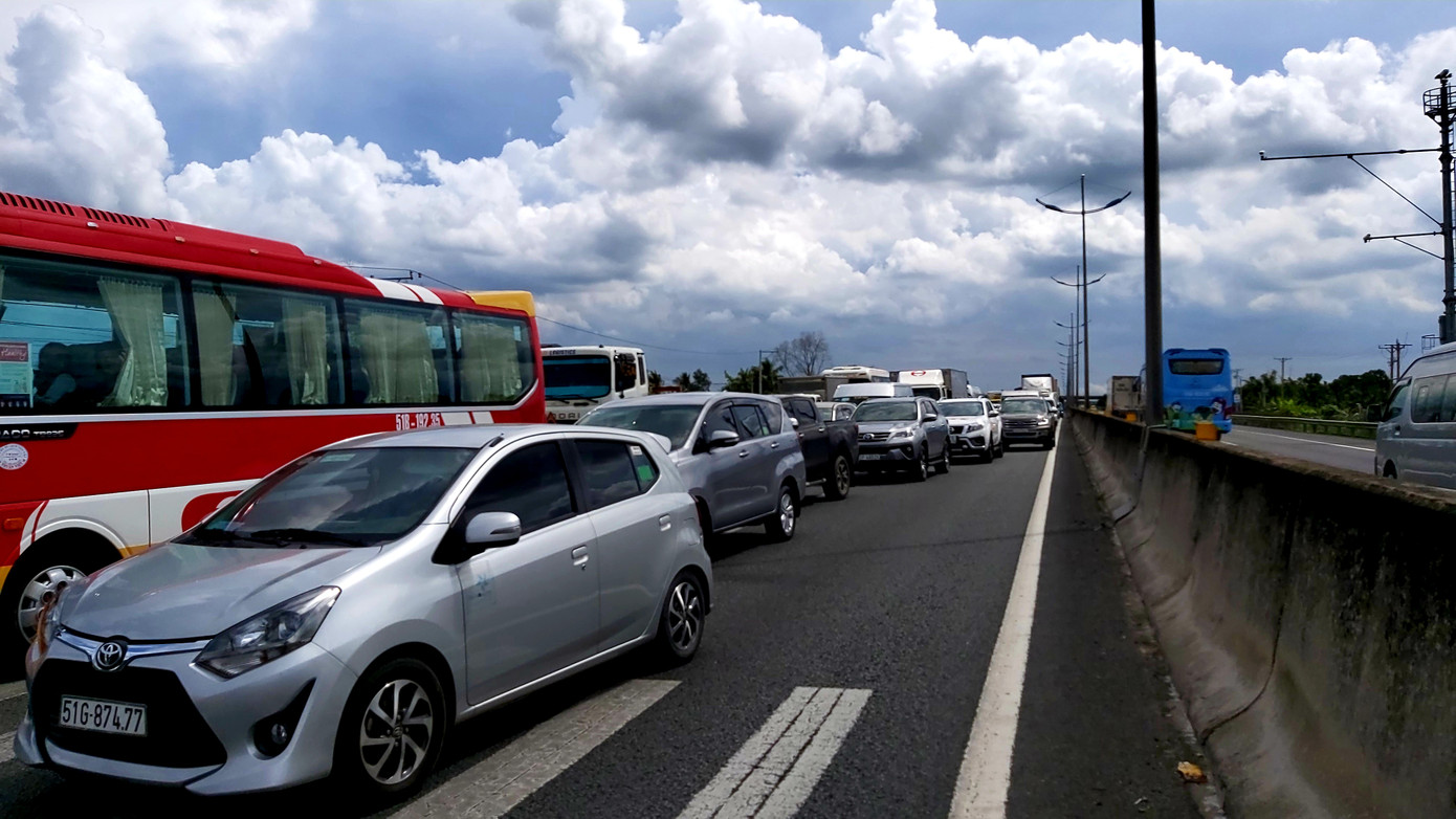 Cao tốc TP. HCM – Trung Lương kẹt xe nghiêm trọng sau tai nạn ảnh 4