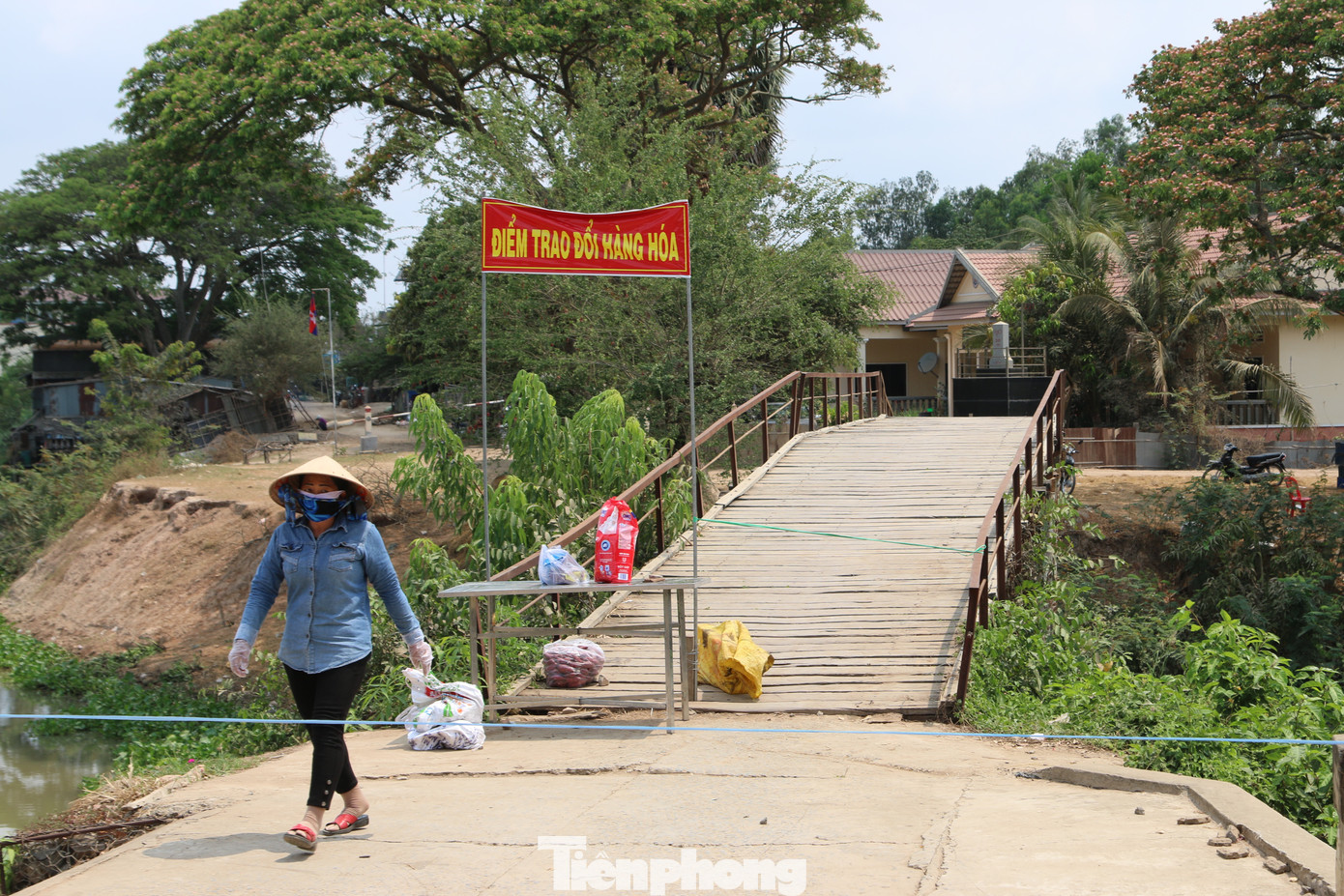 Thời COVID-19, giao thương qua biên giới bằng... xuồng không người lái ảnh 1