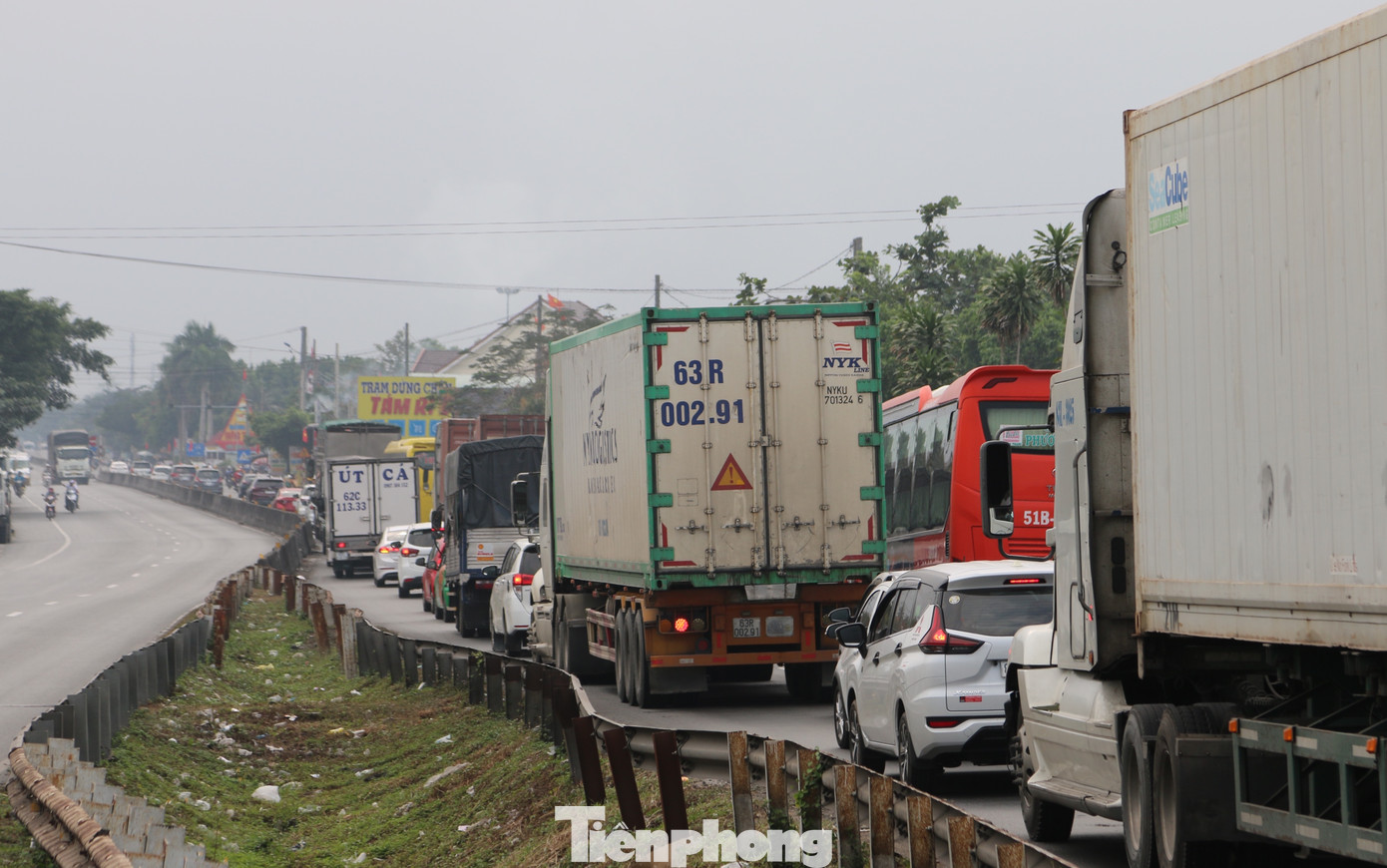 Người dân ùn ùn về quê ăn Tết, quốc lộ miền Tây ùn tắc từ trưa tới tối ảnh 3