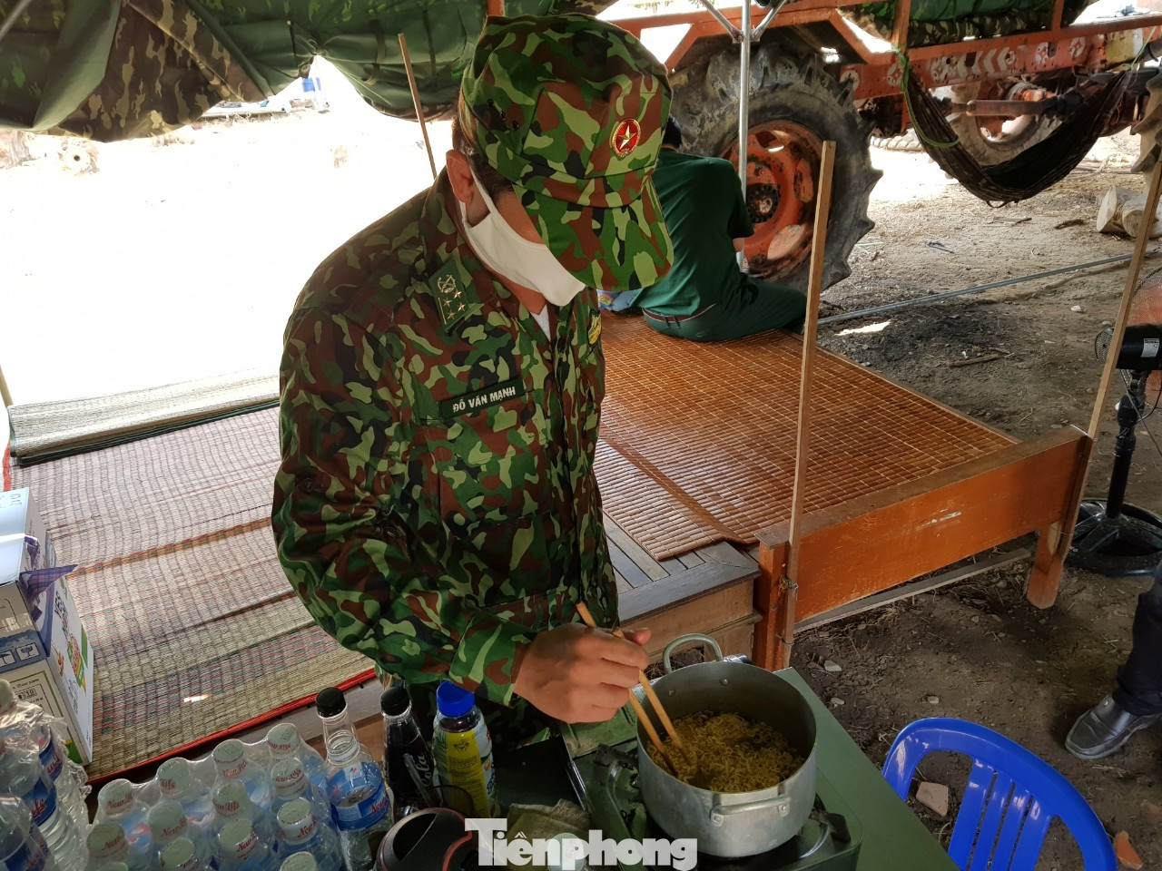 Biên giới Tây Nam những ngày chống dịch COVID -19 ảnh 12