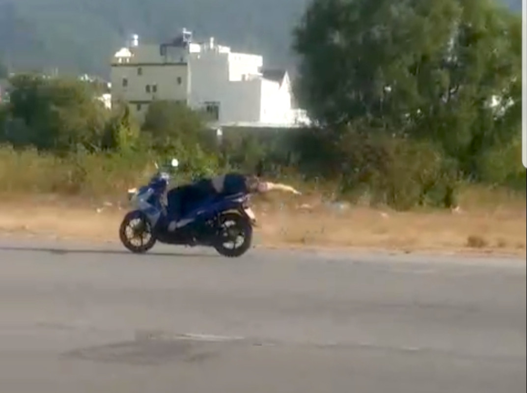 Người đàn ông nước ngoài 'làm xiếc' trên đường băng sân bay Phú Quốc cũ ảnh 1