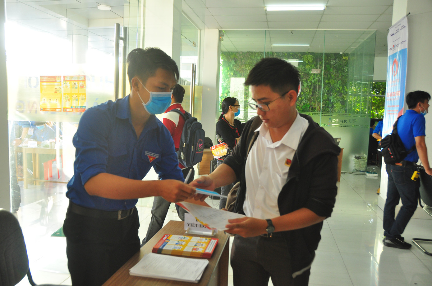 Cần Thơ: 5.000 khẩu trang y tế được phát miễn phí tại ngày hội Chủ nhật Đỏ ảnh 2