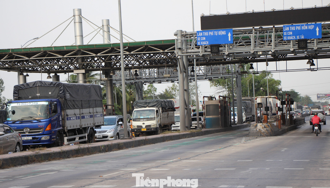 Người dân ùn ùn về quê ăn Tết, quốc lộ miền Tây ùn tắc từ trưa tới tối ảnh 8