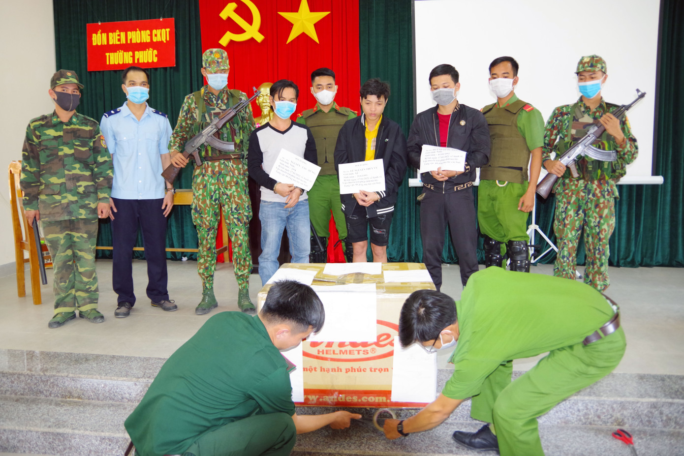 Tạm giữ 3 đối tượng vận chuyển gần 90kg nghi ma tuý ảnh 1