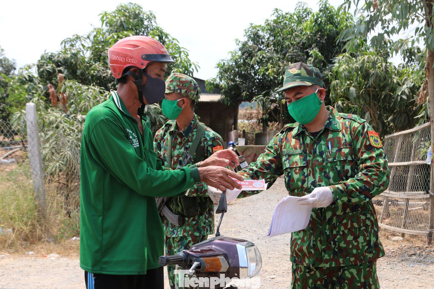 Biên giới Tây Nam những ngày chống dịch COVID -19 ảnh 16