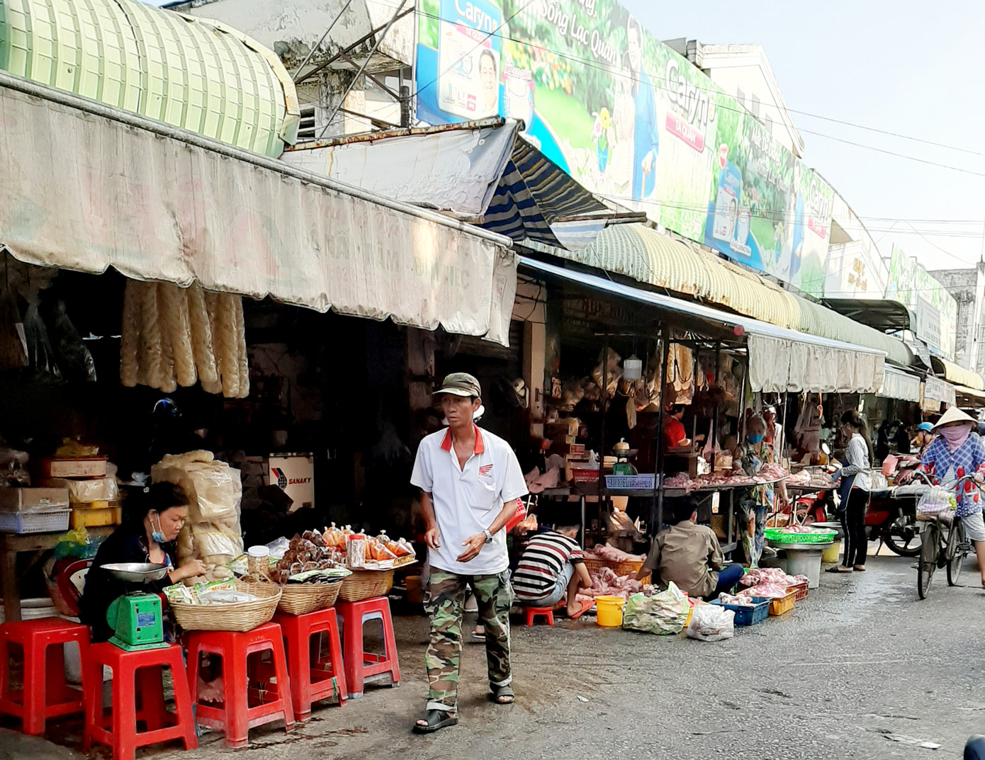Đường phố miền Tây vắng vẻ trong ngày đầu cách ly toàn xã hội ảnh 8