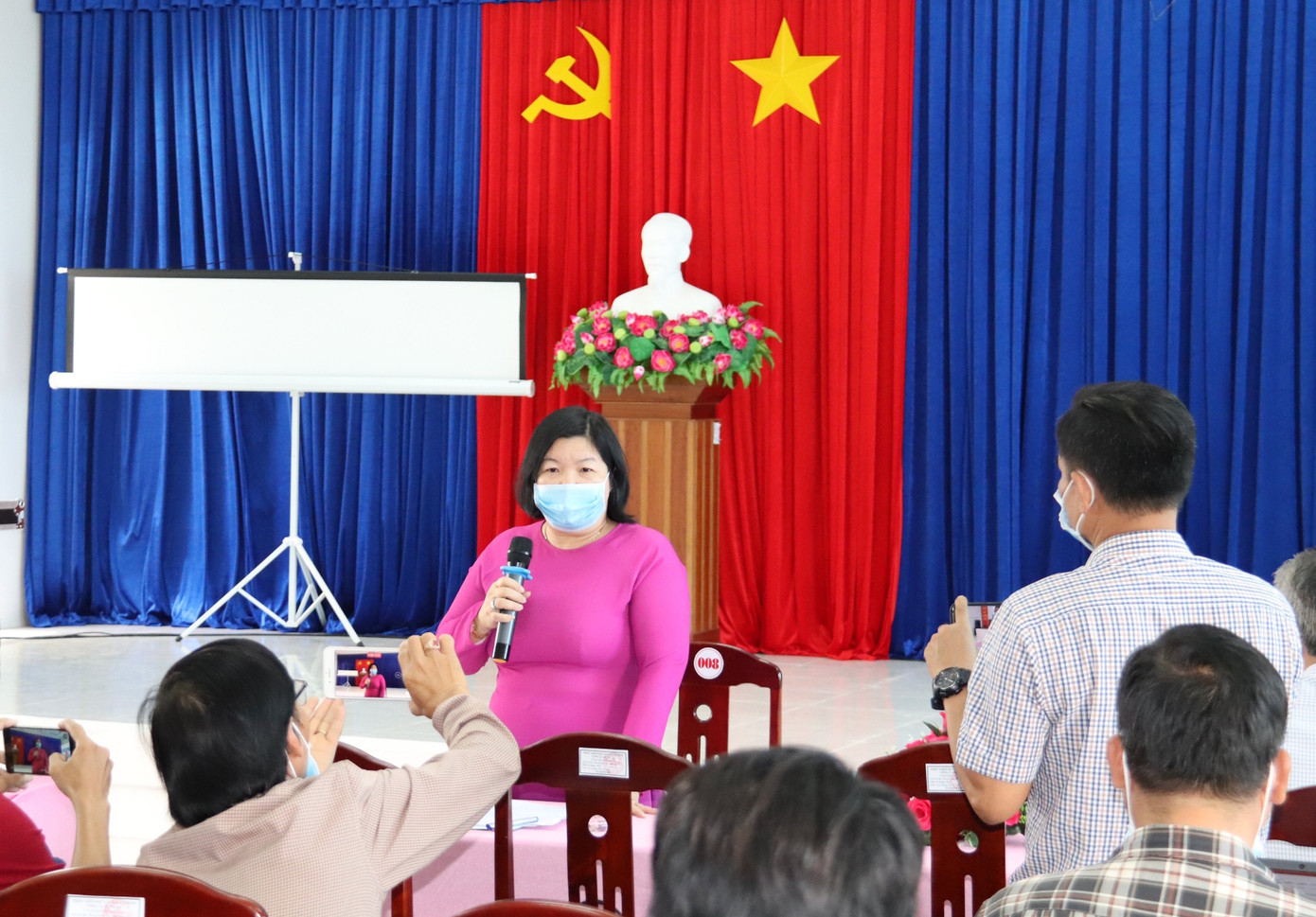 COVID-19 ngày 1/3: Dỡ phong tỏa TP Chí Linh, huyện Cẩm Giàng ảnh 1