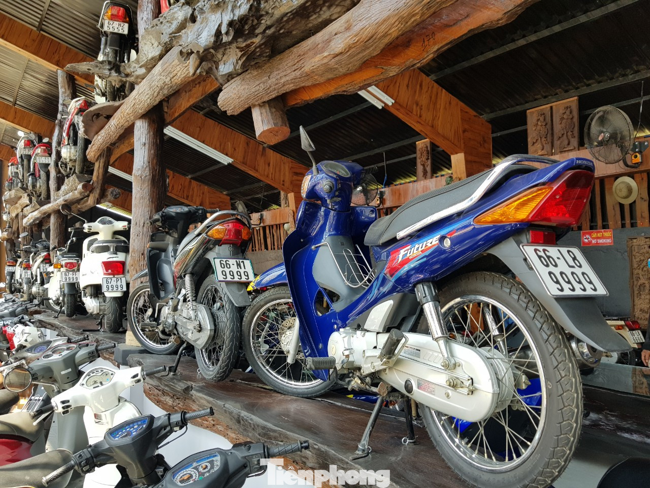 Mê mẩn bộ sưu tập 500 chiếc xe máy biển số 'khủng' ảnh 5