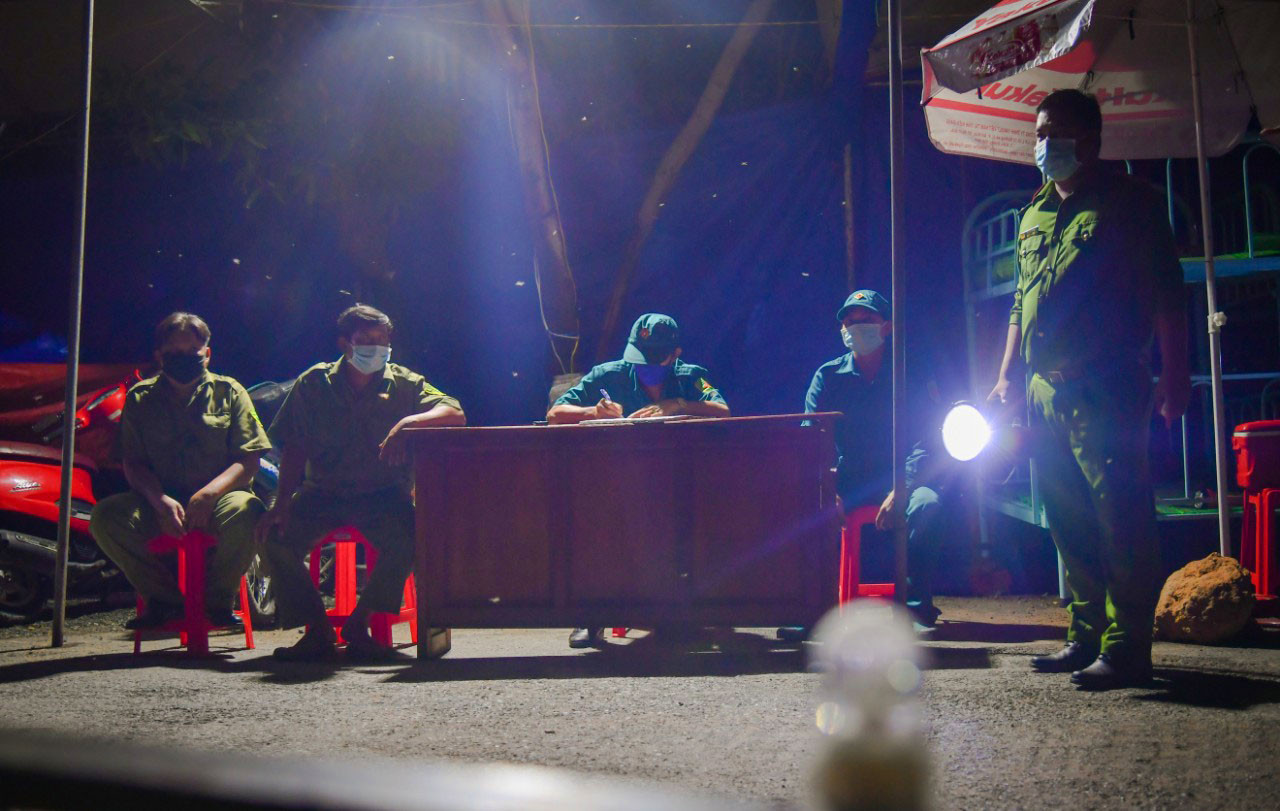 Những ‘lá chắn thép’ trên tuyến đầu phòng chống dịch COVID – 19 ở biên giới ảnh 3