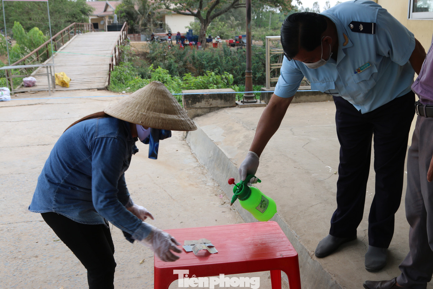 Thời COVID-19, giao thương qua biên giới bằng... xuồng không người lái ảnh 3
