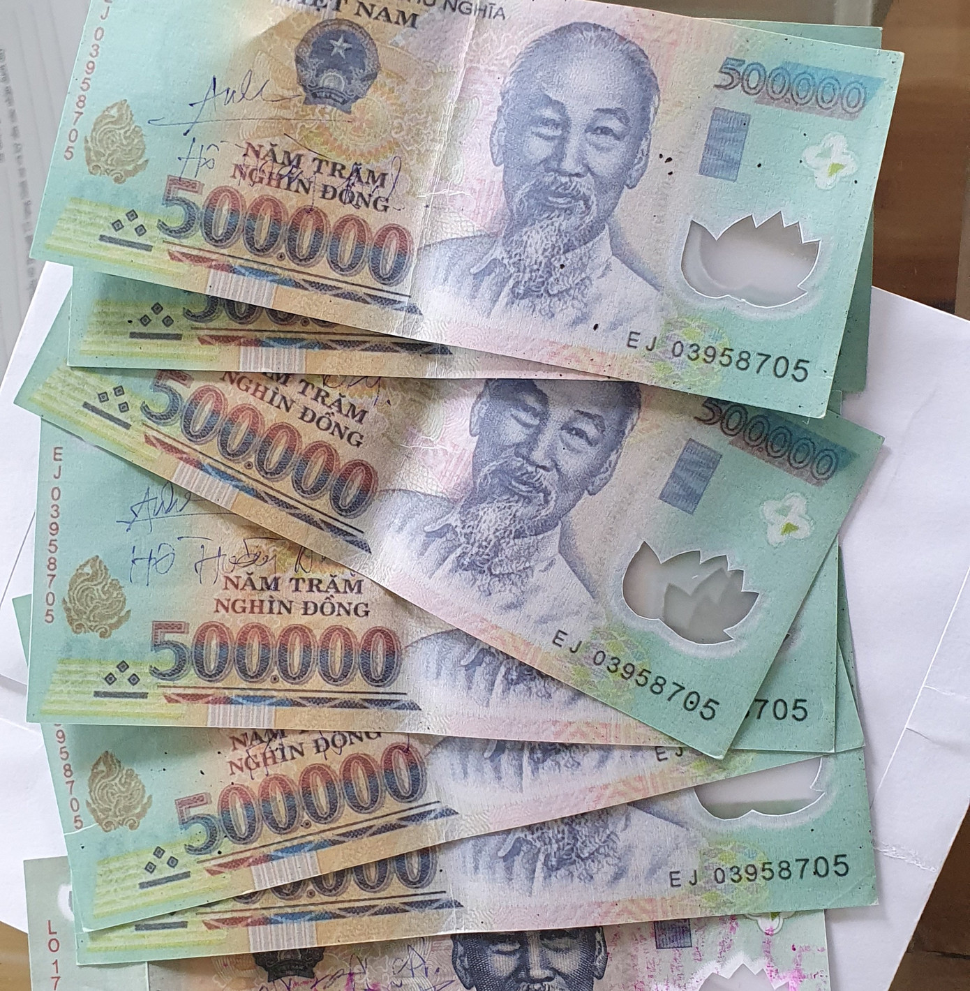 Bị bắt vì mua tiền giả trên facebook ảnh 2