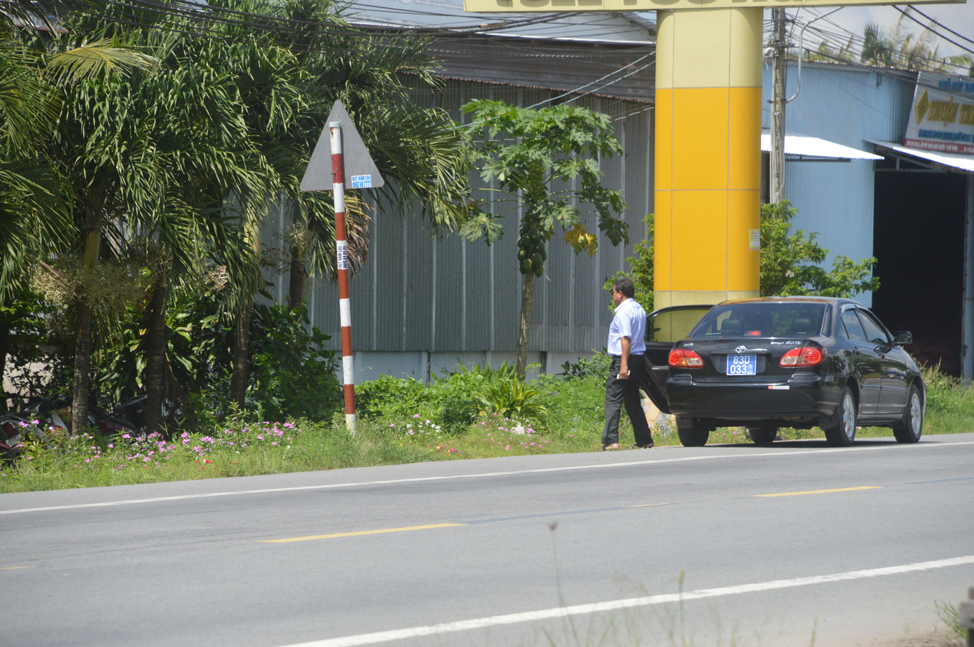 Nhiều xe biển xanh dự đám giỗ nhà Trưởng ban Tổ chức Tỉnh uỷ Sóc Trăng ảnh 1