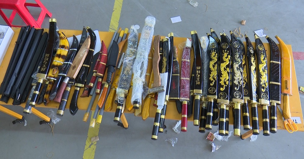 Thu giữ nhiều hung khí vận chuyển qua đường bưu điện ảnh 3