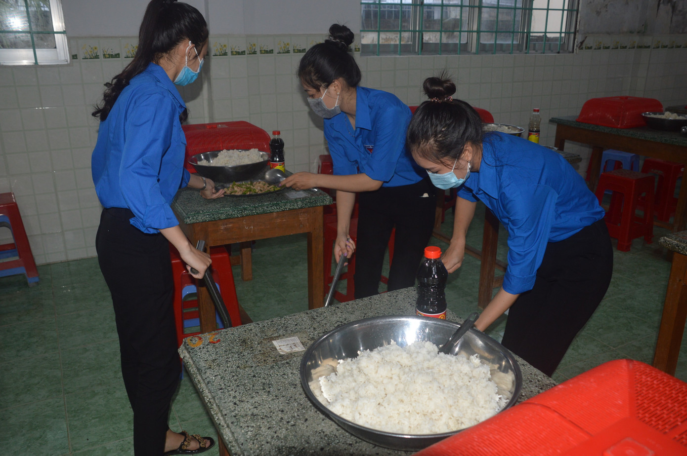 Nén nỗi đau mất cha, nữ sinh gạt nước mắt thi THPT ảnh 1