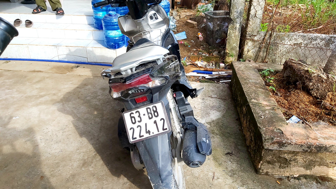 Nam thanh niên che mặt vào tiệm vàng đánh thương tích chủ tiệm ảnh 3