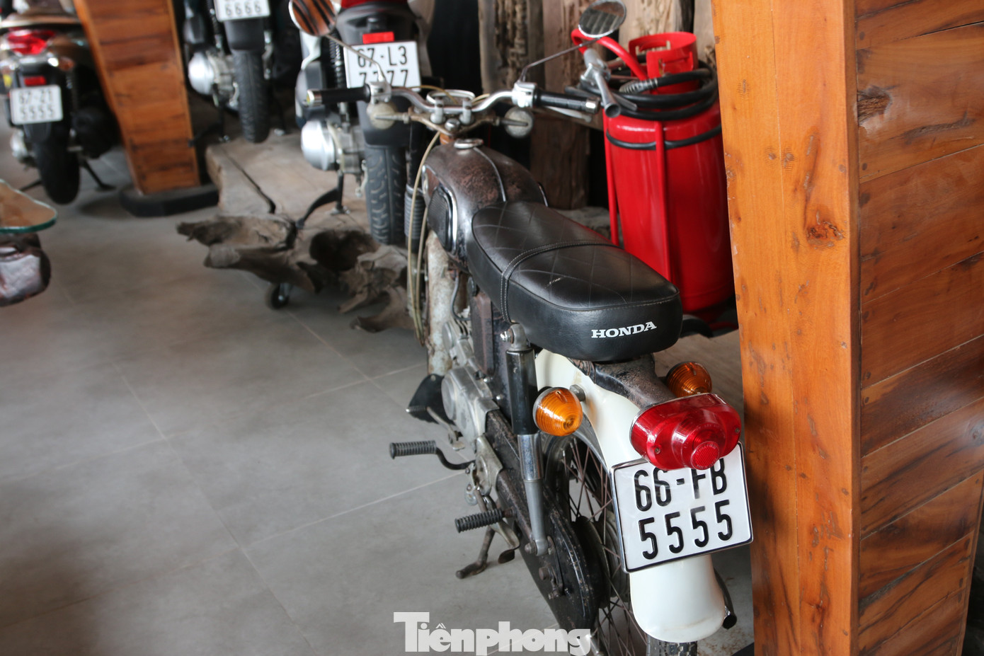 Mê mẩn bộ sưu tập 500 chiếc xe máy biển số 'khủng' ảnh 15