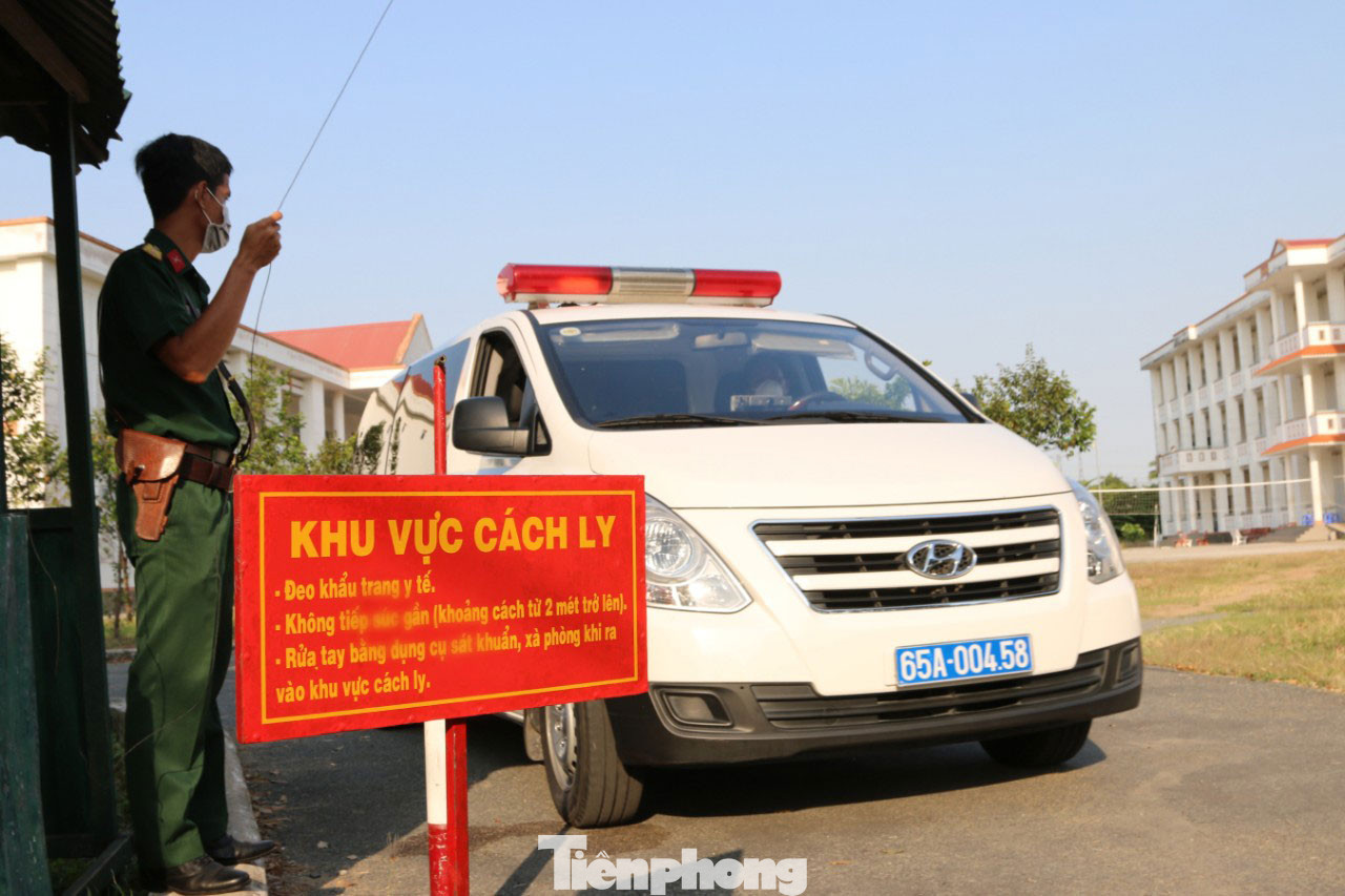 Bên trong khu vực cách ly 28 người về từ vùng dịch tại Trường quân sự Cần Thơ ảnh 1