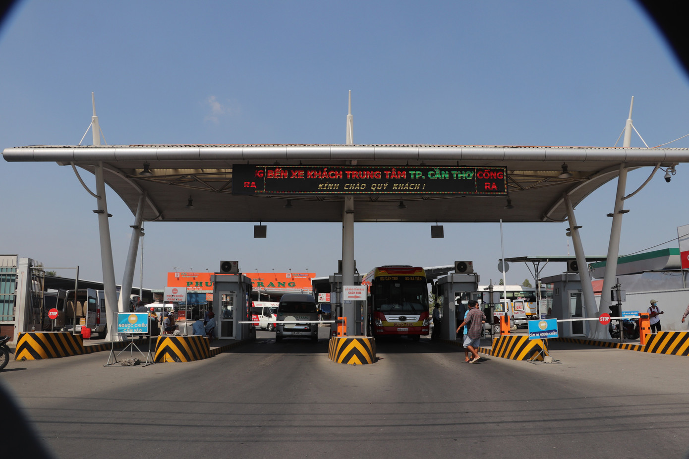 Chống dịch COVID-19: Nghệ An xét nghiệm gần 1.000 người từng điều trị tại BV Bạch Mai ảnh 1