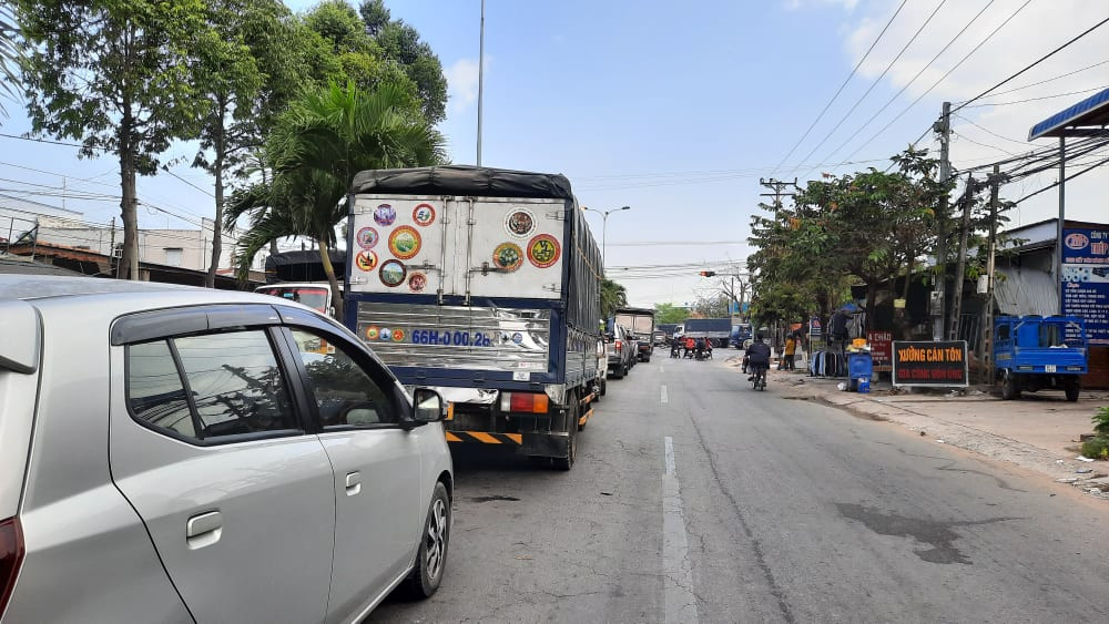 Kẹt xe kéo dài tại phà Đình Khao sáng cuối tuần ảnh 2