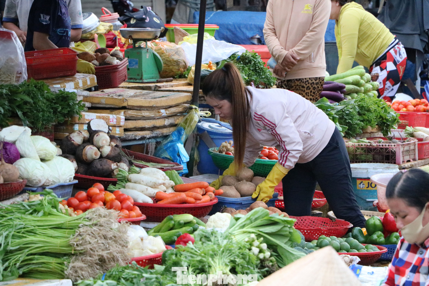 Chợ lớn nhất Phú Quốc nhộn nhịp sau giãn cách xã hội ảnh 14