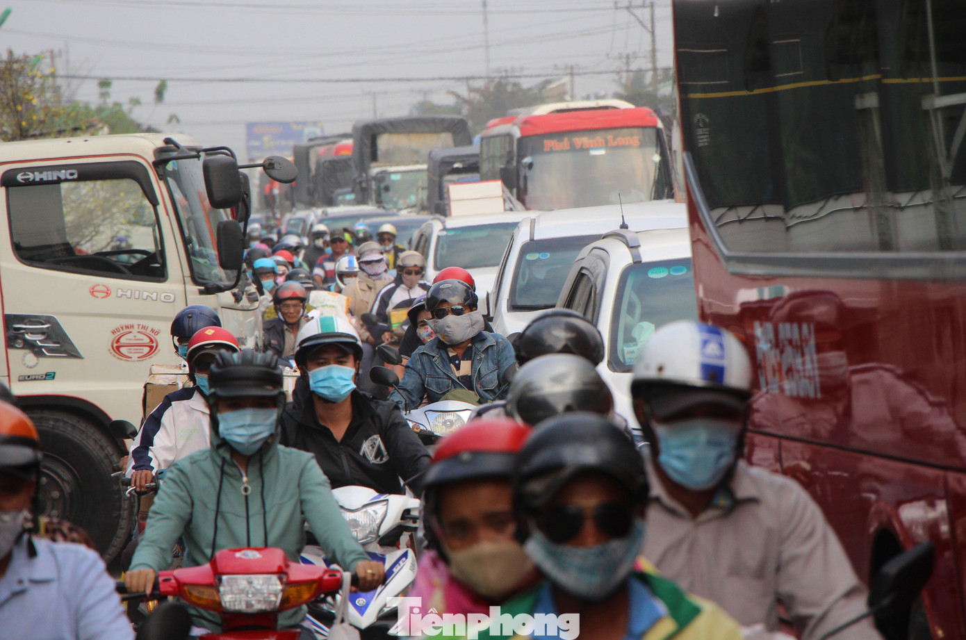 Người dân ùn ùn về quê ăn Tết, quốc lộ miền Tây ùn tắc từ trưa tới tối ảnh 15