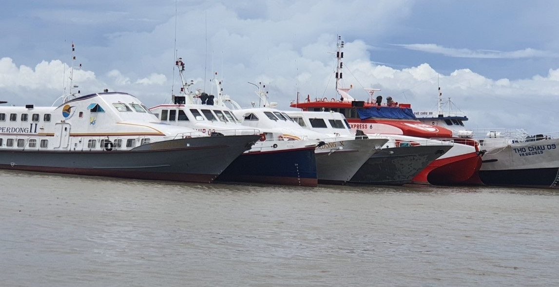 Thời tiết xấu, tàu đi Phú Quốc tạm ngưng hoạt động ảnh 1